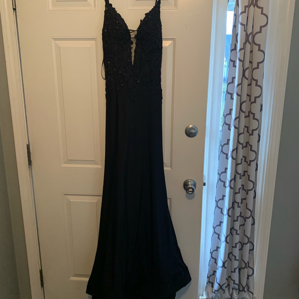 Amara Black Prom Dress, size 6 - Picture 10 of 16